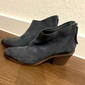 DOLCE VITA Emilia Suede Gray Back Zipped Ankle Heeled Woman Boot Booties Size 6
